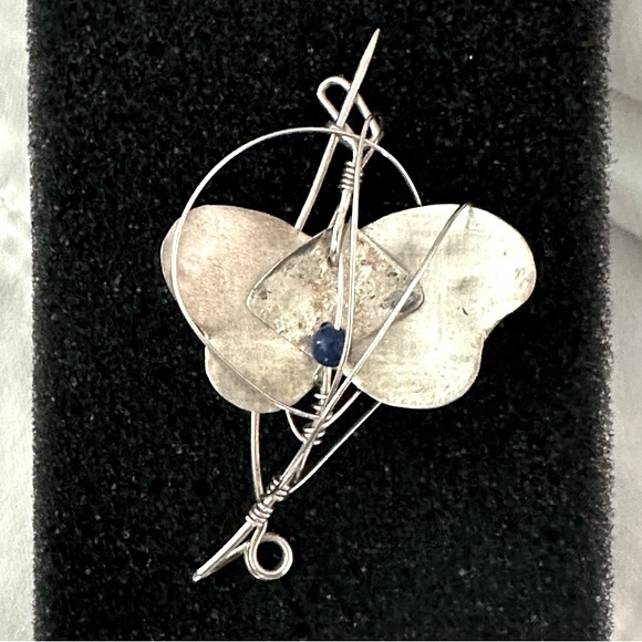 🪅 2 /$12 VTG Delicate Butterfly Lapel Pin. - Picture 8 of 8